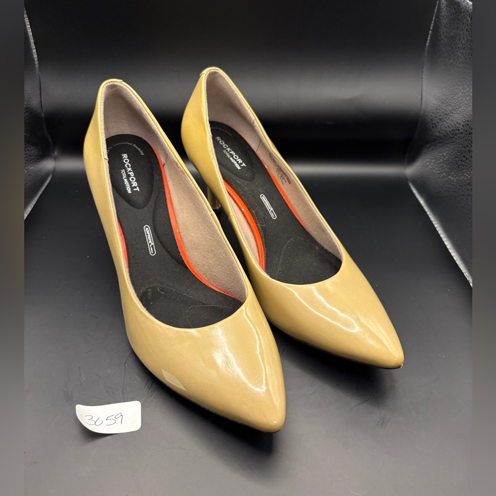 Rockport Women’s Total Motion Beige Patent Pointed-Toe Pumps size 8